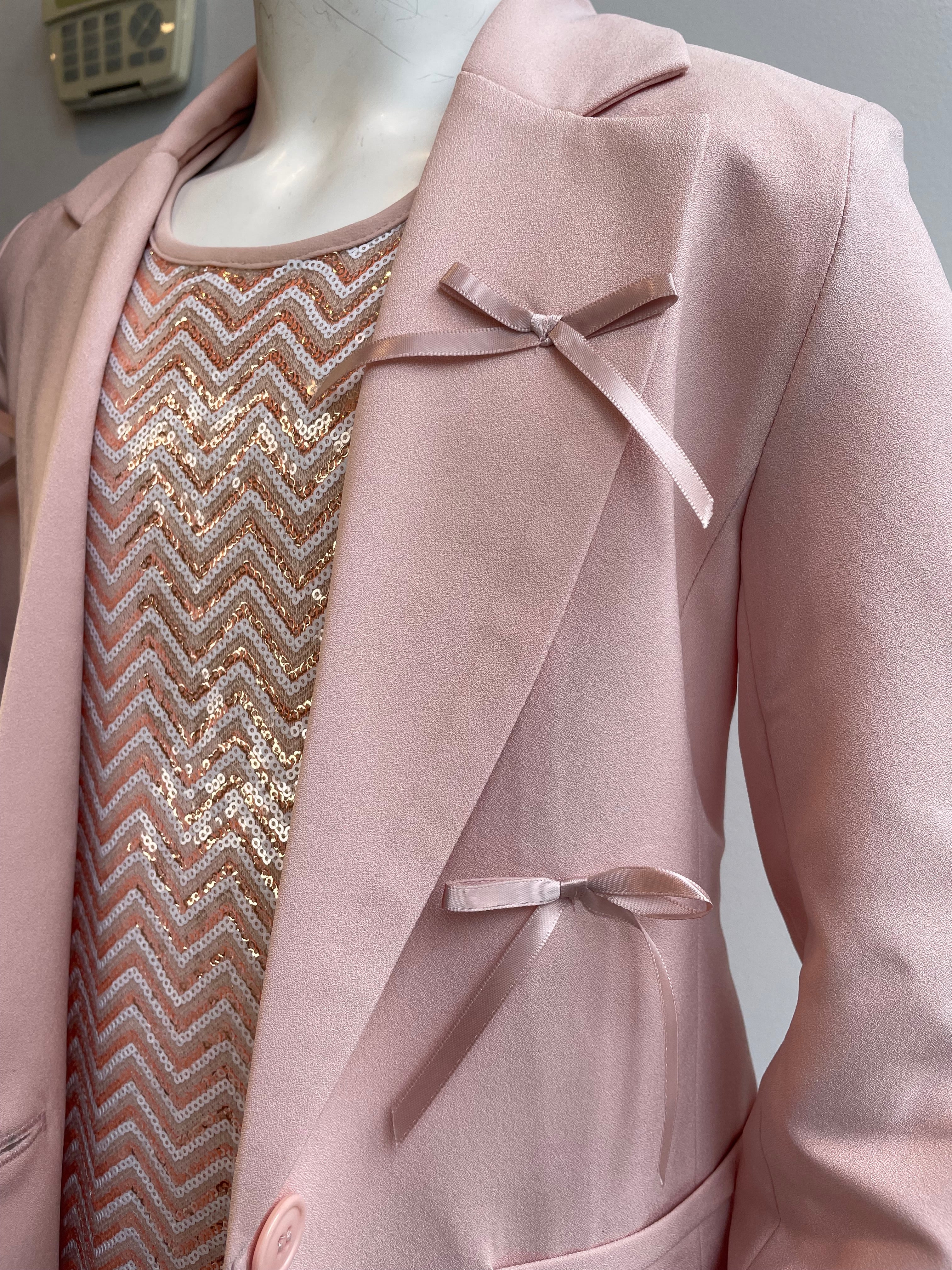 Giacca elegante rosa cipria con fiocchi in raso