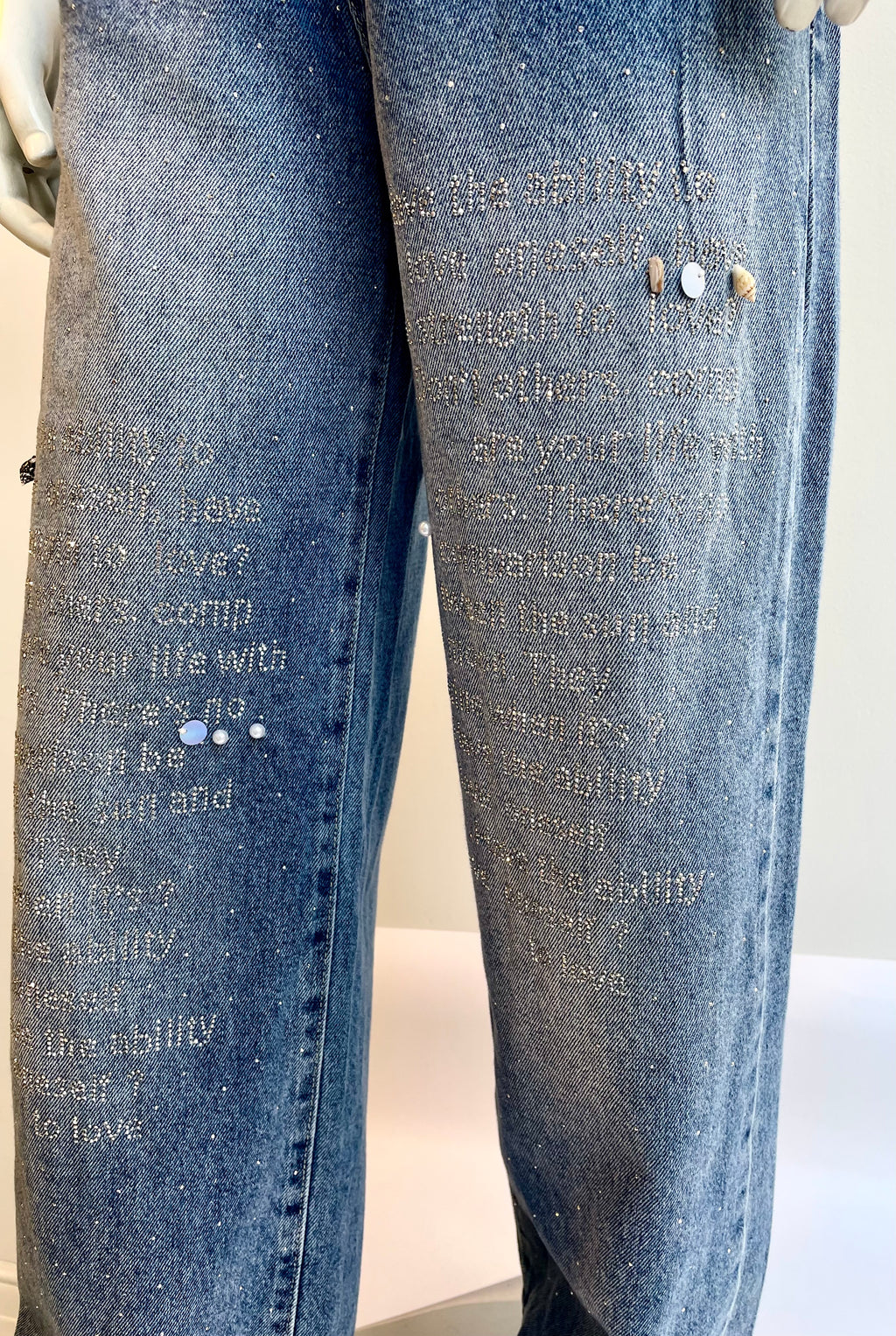 Jeans  bambina con scritte e strass